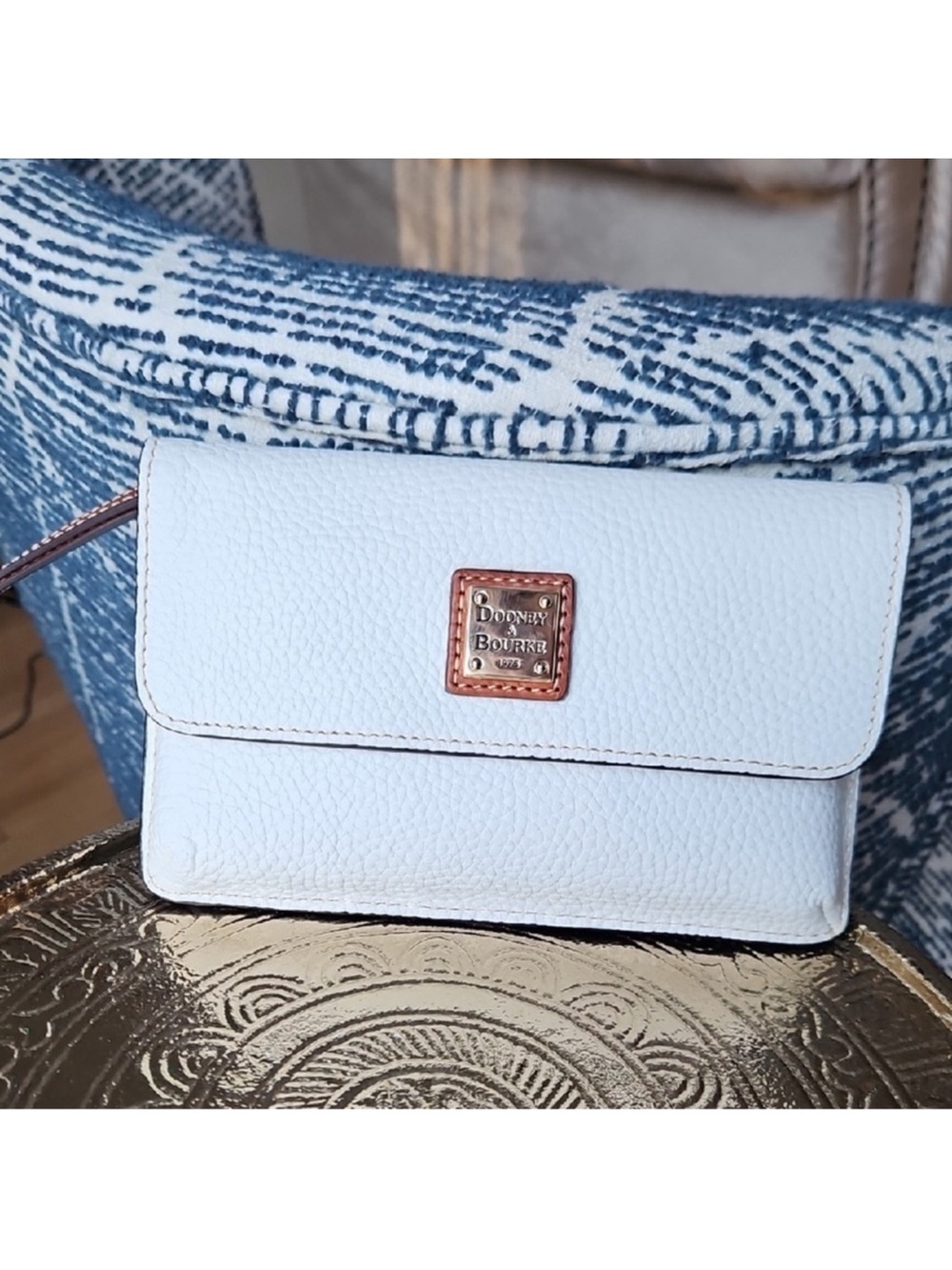 Dooney & Bourke White Pebbled Leather Wristlet/Clutch with Gold Hardware EUC